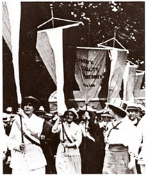 Suffragists picket the White House in 1917 to gain the vote for women